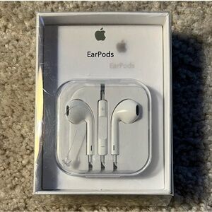 Apple EarPods with White Finish